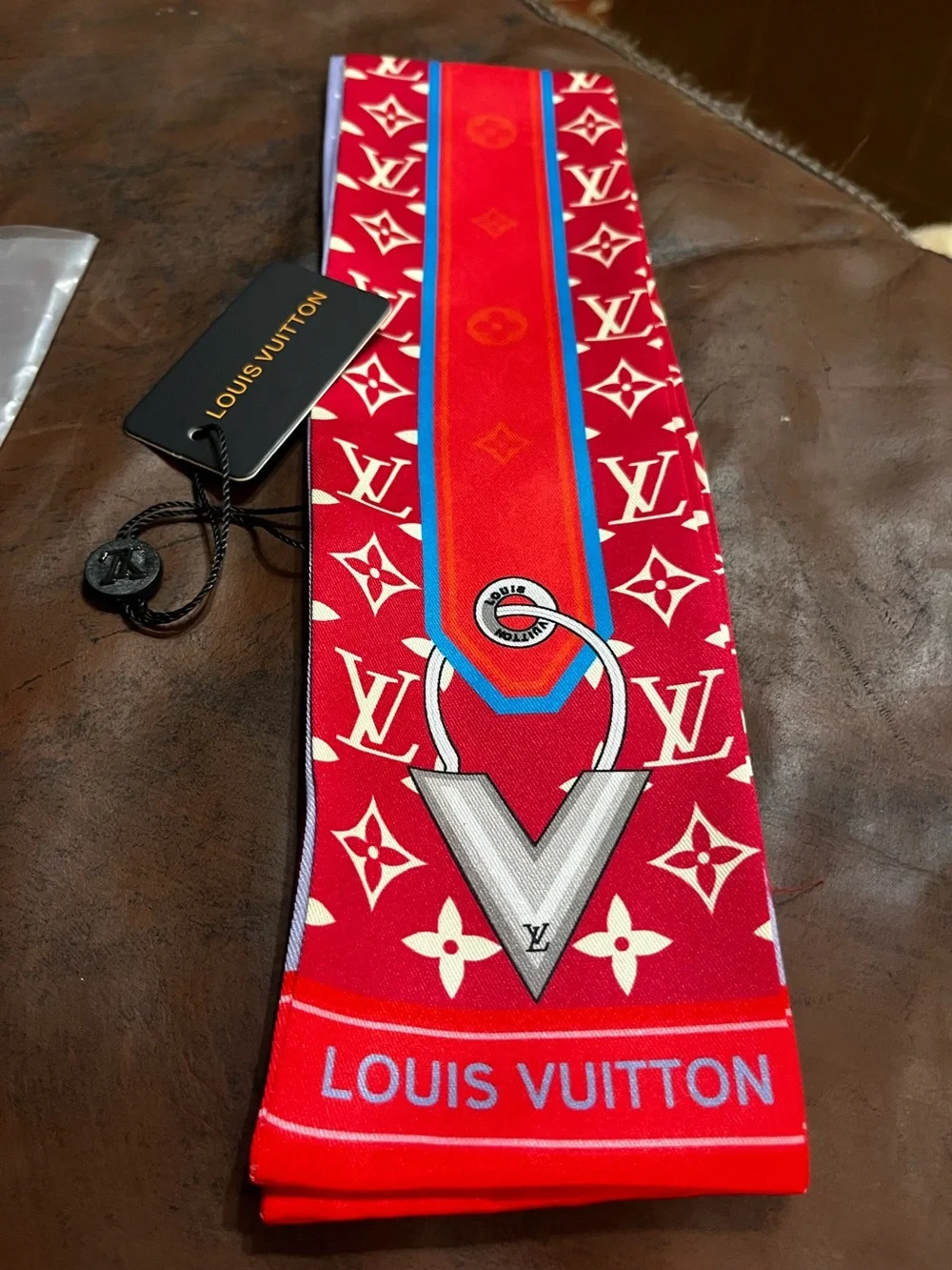 ❤️ Louis. Vuitton. Red Monogram Minimalle Bandeau Silk Scarf